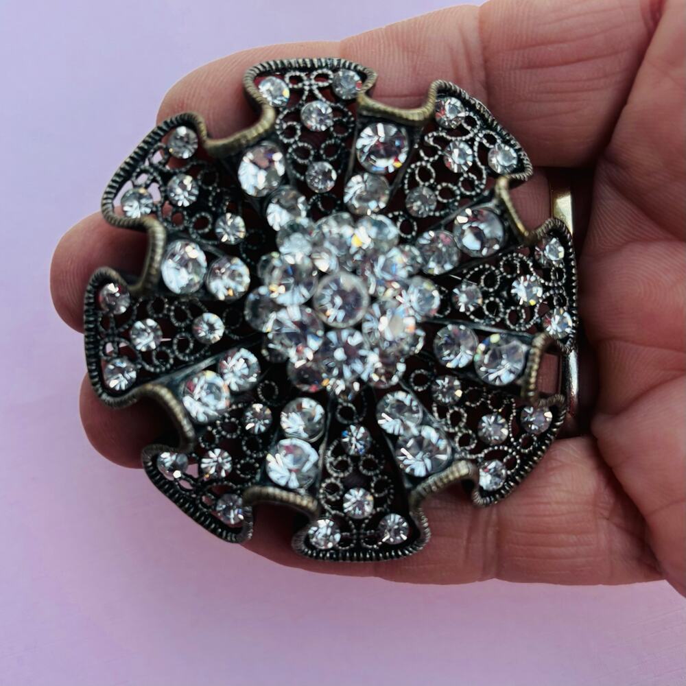 Vintage Sparkling Large Rhinestone Ruffled Brooch - Picture 5 of 5